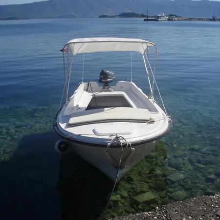 Stone House Gregov - Bedroom 4 Bed and Breakfast Λομπάρδα